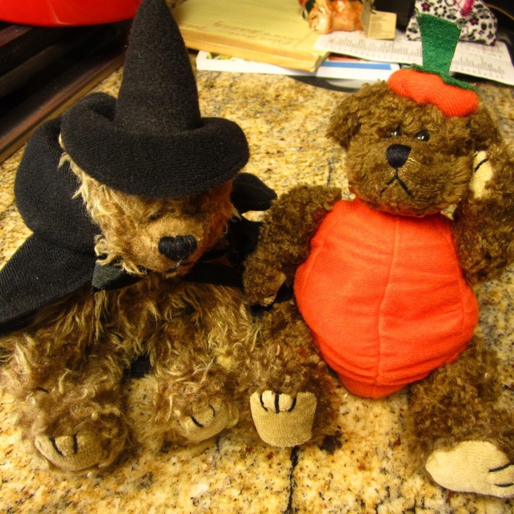 EUC Vintage TY Witch & Pumpkin Bears